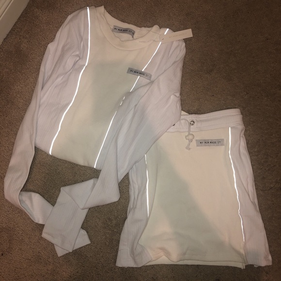 Set - Picture 2 of 3